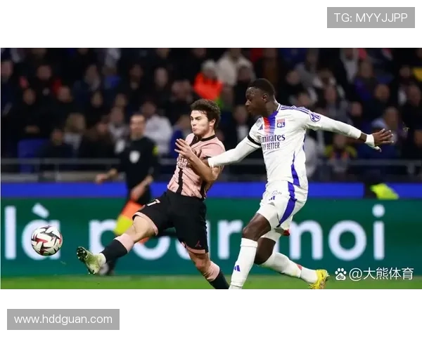 坎比亚索谈客战博德体能挑战与人造草皮适应问题