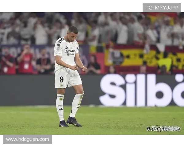 姆巴佩盛赞C罗称其为皇马第一人并视其为榜样与楷模